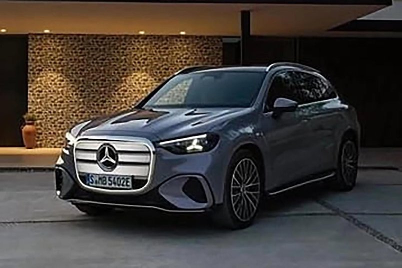 The new electric 2025/2026 Mercedes-Benz GLC has been leaked.Would you take this over BMW's iX3?