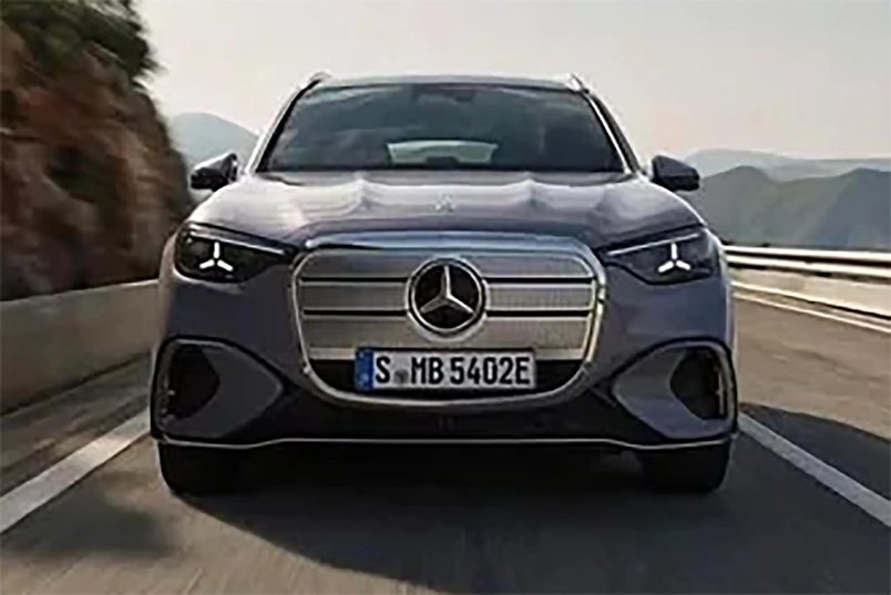 The new electric 2025/2026 Mercedes-Benz GLC has been leaked.Would you take this over BMW's iX3?