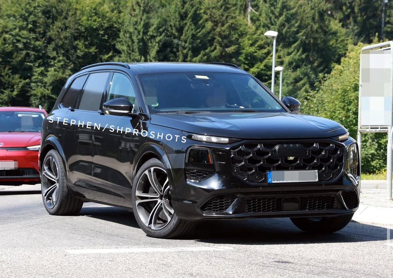 2026 Audi Q7 spy shot
