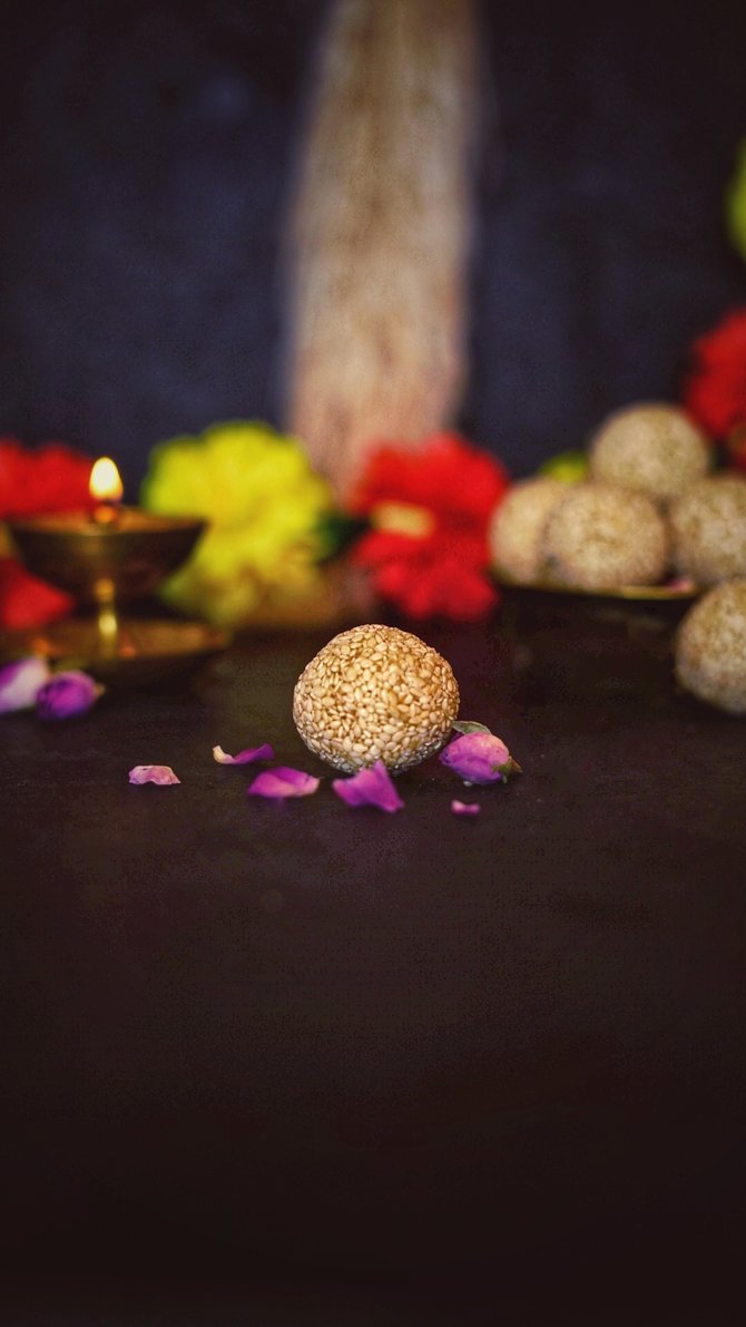 Makara Sankranthi special Nuvulla laddu / Sesame balls.