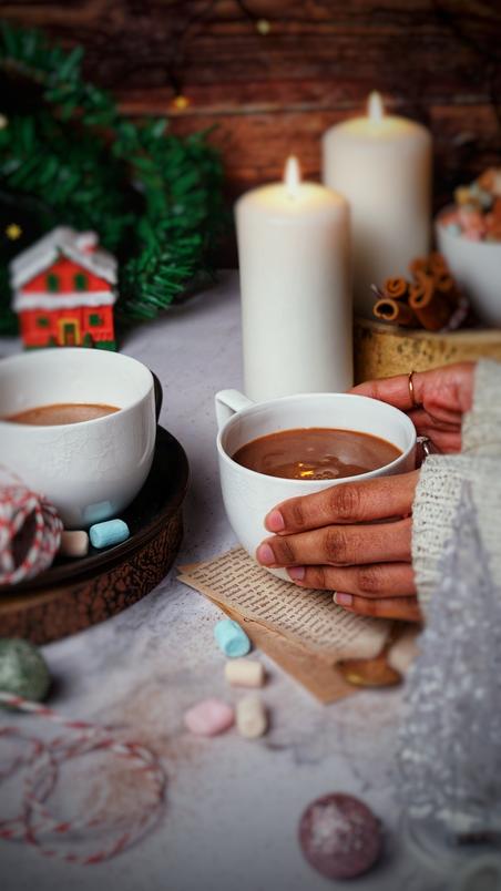 It is without a doubt, a day for hot chocolate !!! 😍I think with all the decorations up, the cards written and some gifts wrapped Christmas