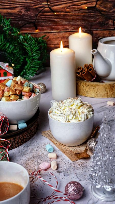 It is without a doubt, a day for hot chocolate !!! 😍I think with all the decorations up, the cards written and some gifts wrapped Christmas